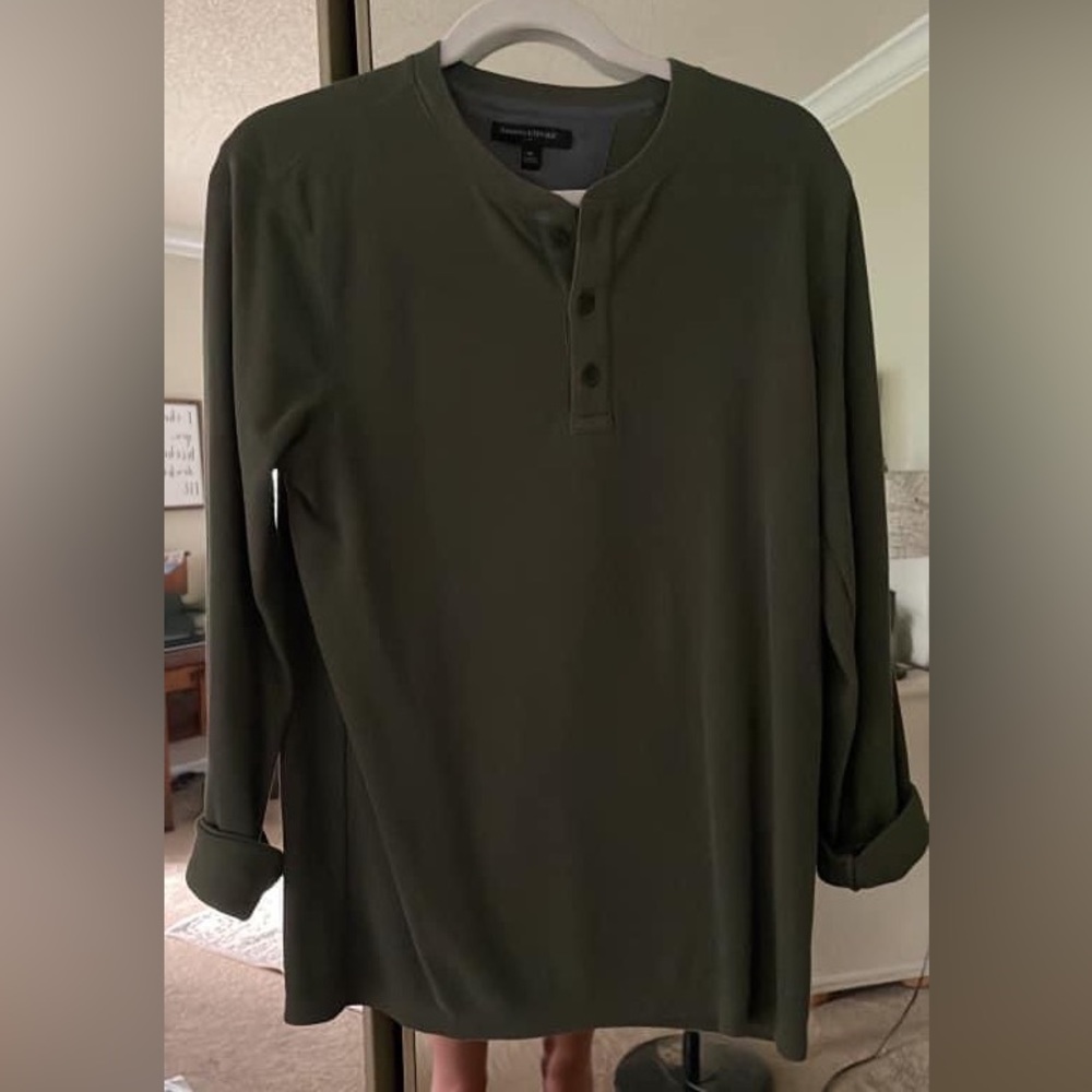 Banana Republic forest green henley